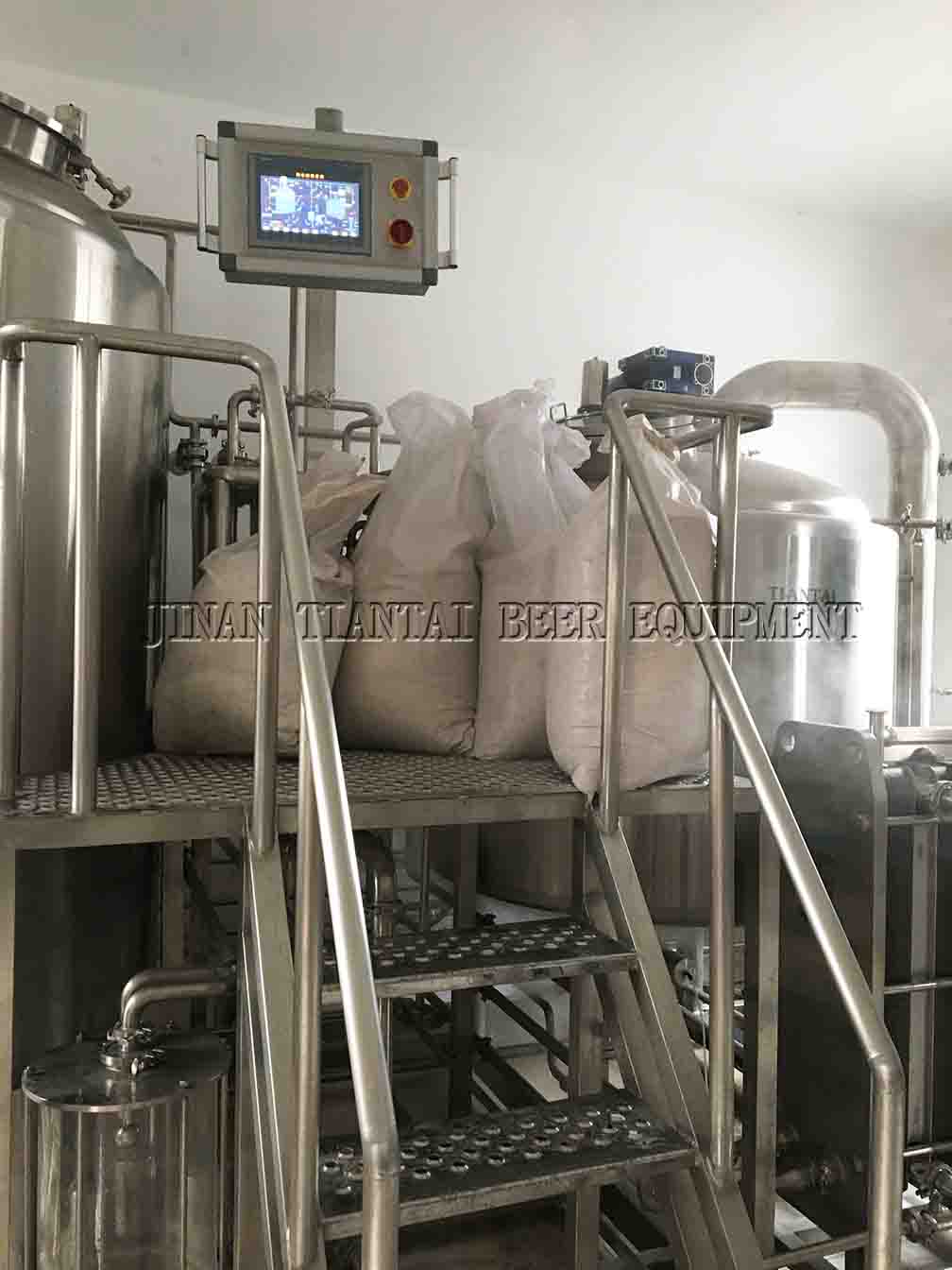 <b>Brewing jujube juice Beer with own brewing room</b>